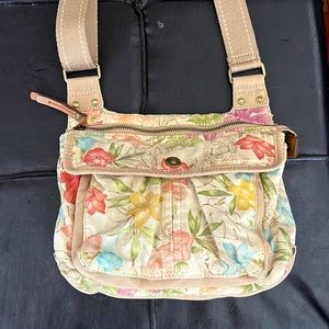 Like new, Fossil brand bag. Lots of storage space. from nonsmoking house.